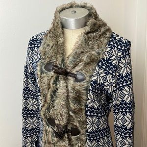 ✨ MAKE OFFER ✨ TOGGLE BUTTON SWEATER